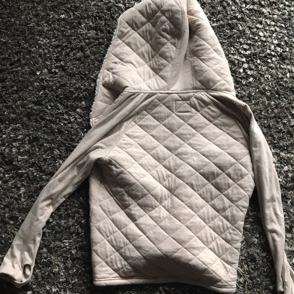 Ugg quilted Sherpa hoodie. - Picture 6 of 6